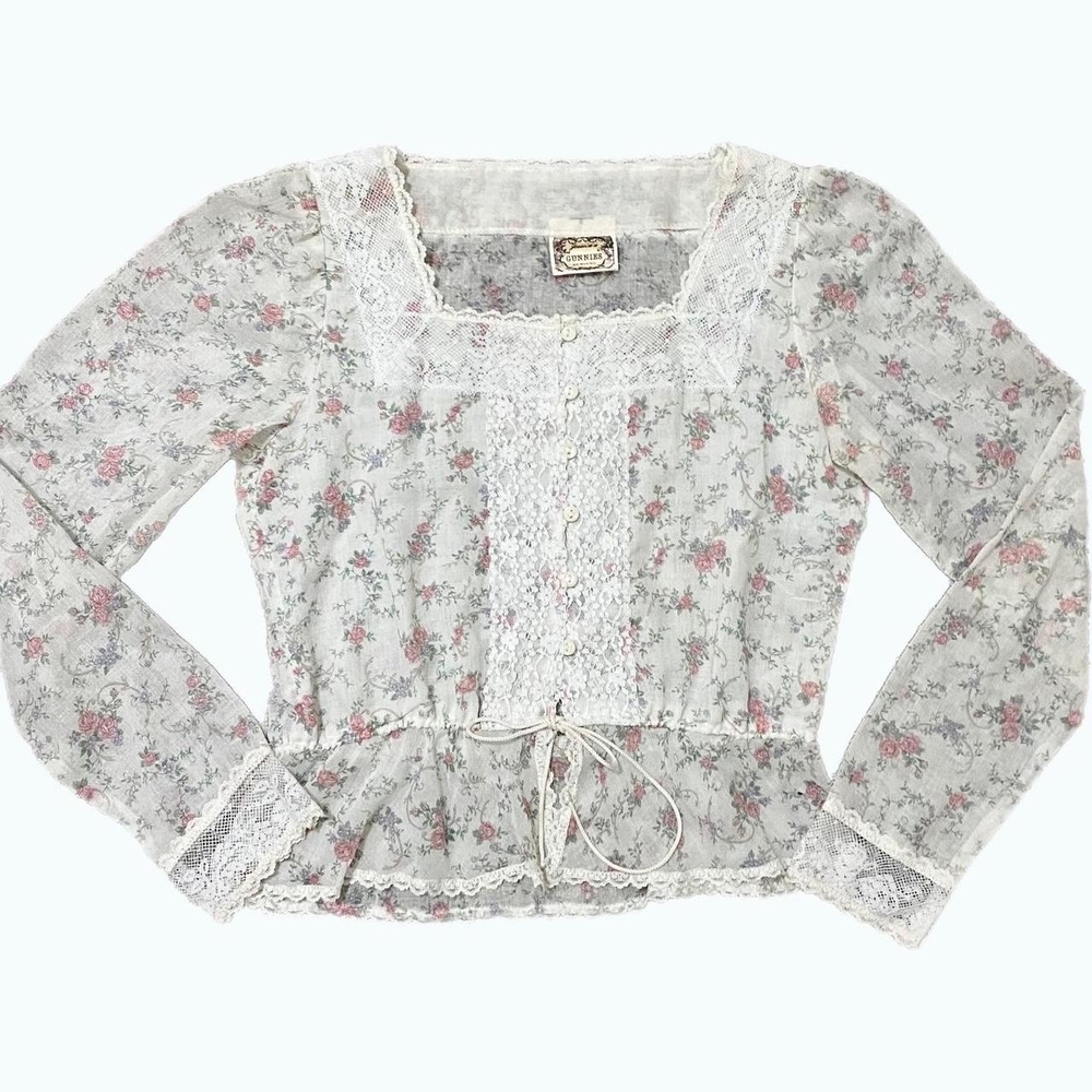 Gunne Sax White Top with Pink Floral Print and Lace Trim